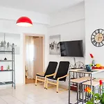 Beautiful, Brand New Apartment With Courtyard.